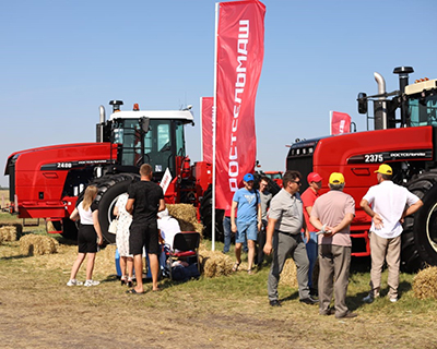 Ростсельмаш представил крупную экспозицию сельхозтехники на выставке «День поля ВолгоградАГРО»